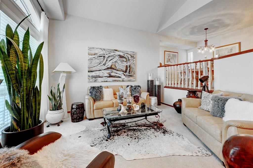 6558 Sierra Morena Boulevard SW, Calgary — photo 5 of 50