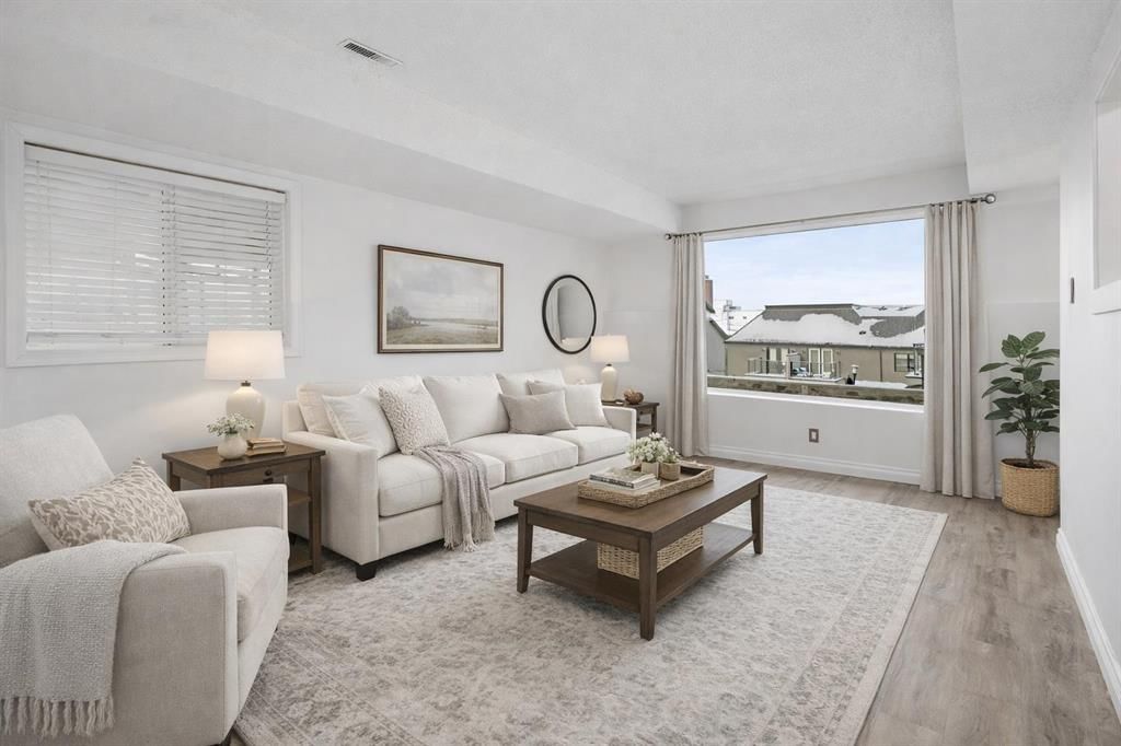 2, 2415 14A Street SW, Calgary — main listing photo