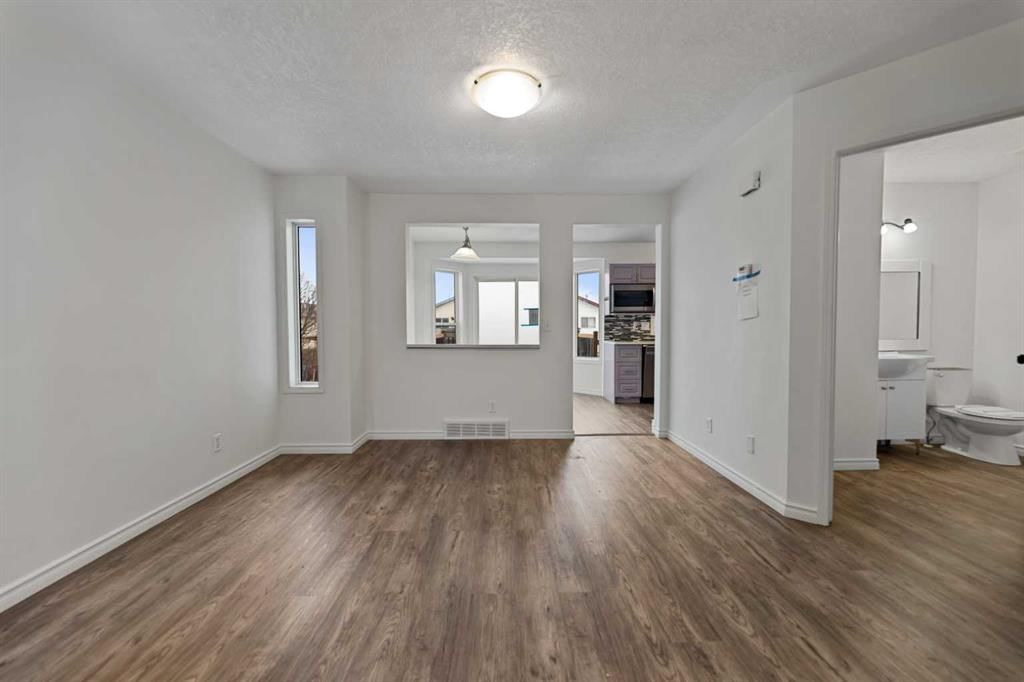 61 Applemont Place SE, Calgary — photo 4 of 33
