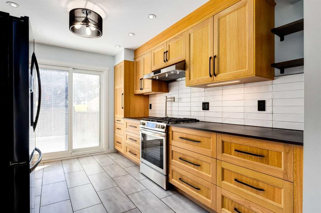 17 Sunvale Crescent SE, Calgary — main listing photo