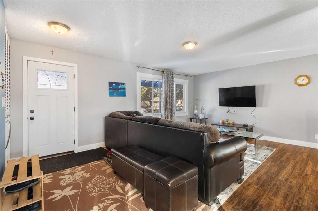 380 Maddock Crescent NE, Calgary — photo 2 of 38