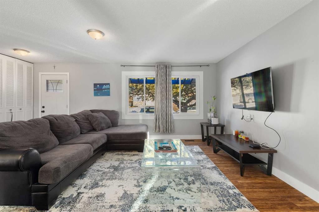 380 Maddock Crescent NE, Calgary — photo 3 of 38