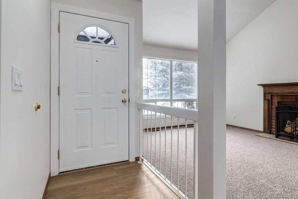 60 bedford Circle NE, Calgary — photo 3 of 49