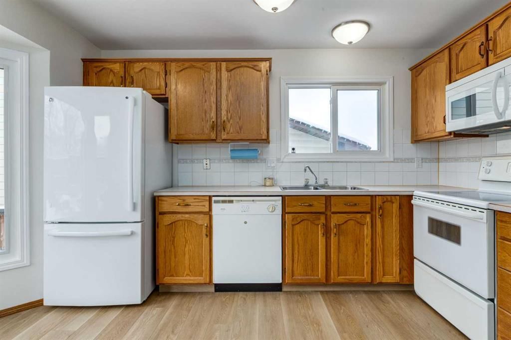 60 bedford Circle NE, Calgary — photo 4 of 49