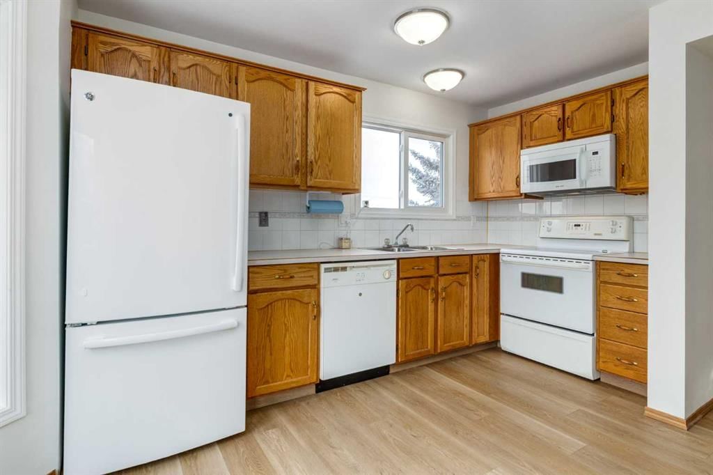 60 bedford Circle NE, Calgary — photo 5 of 49