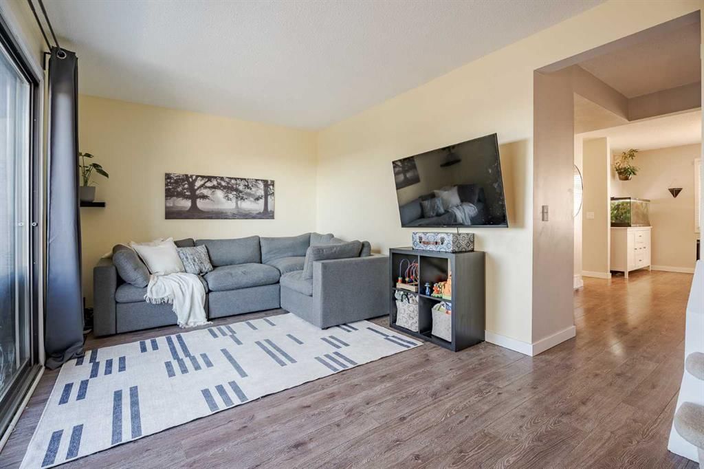 65, 1055 72 Avenue NW, Calgary — photo 2 of 33