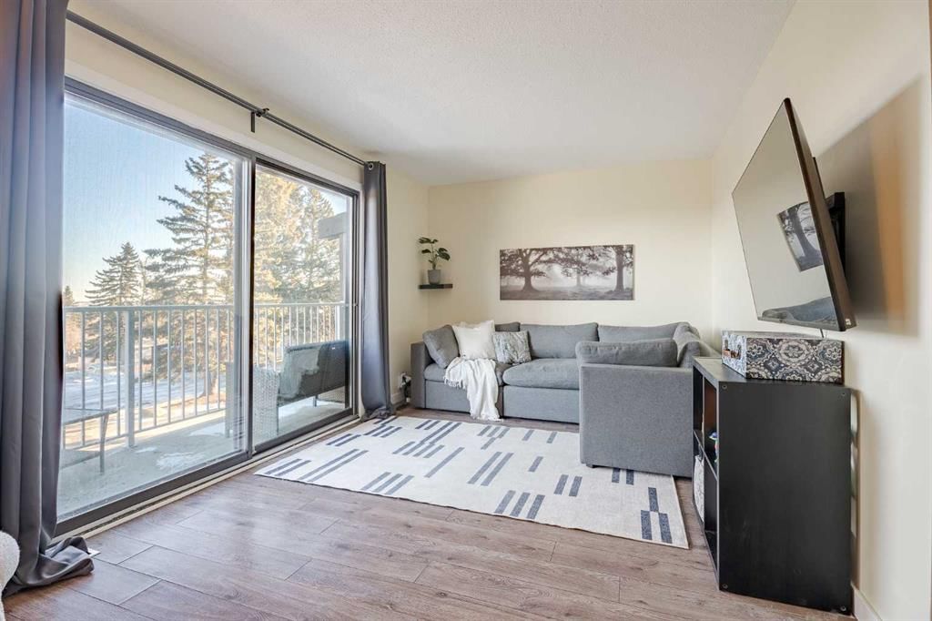 65, 1055 72 Avenue NW, Calgary — photo 3 of 33