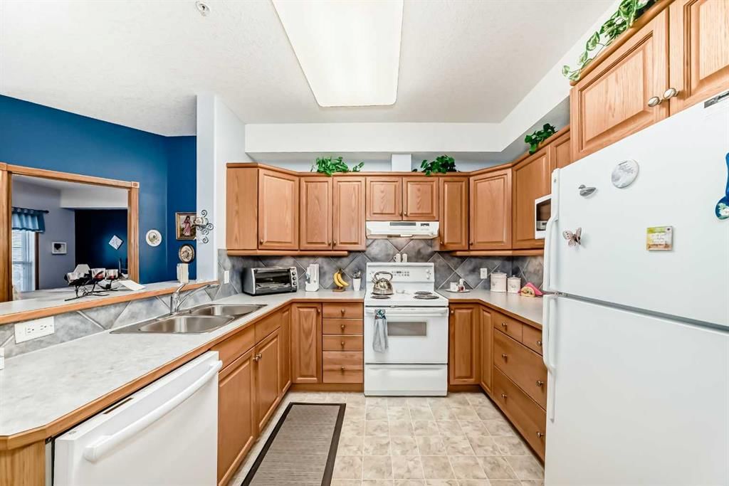 1225, 151 Country Village Road NE, Calgary — photo 5 of 45