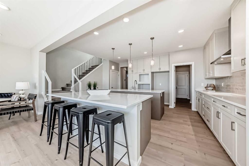 72 Lewisburg Close NE, Calgary — photo 5 of 49