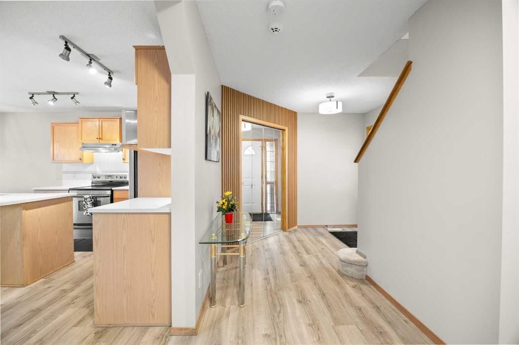 11 Citadel Meadow Crescent NW, Calgary — photo 3 of 50