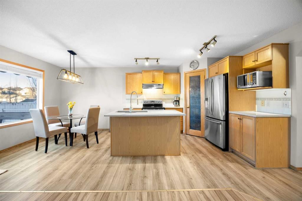 11 Citadel Meadow Crescent NW, Calgary — photo 4 of 50