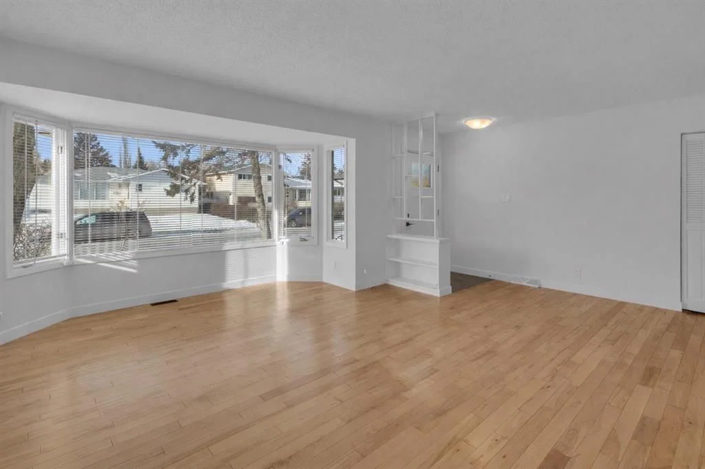 6312 Thorncliffe Drive NW, Calgary — photo 3 of 32