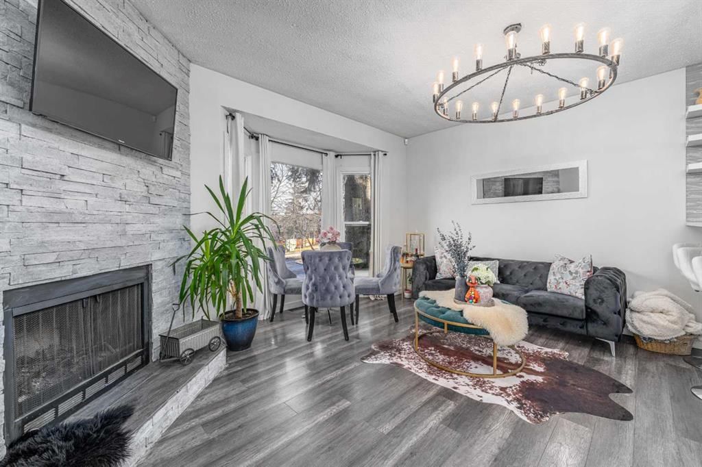 1347 Berkley Drive NW, Calgary — photo 5 of 29