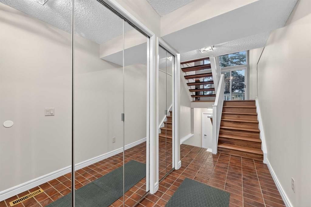 2, 185 Woodridge Drive SW, Calgary — photo 3 of 50