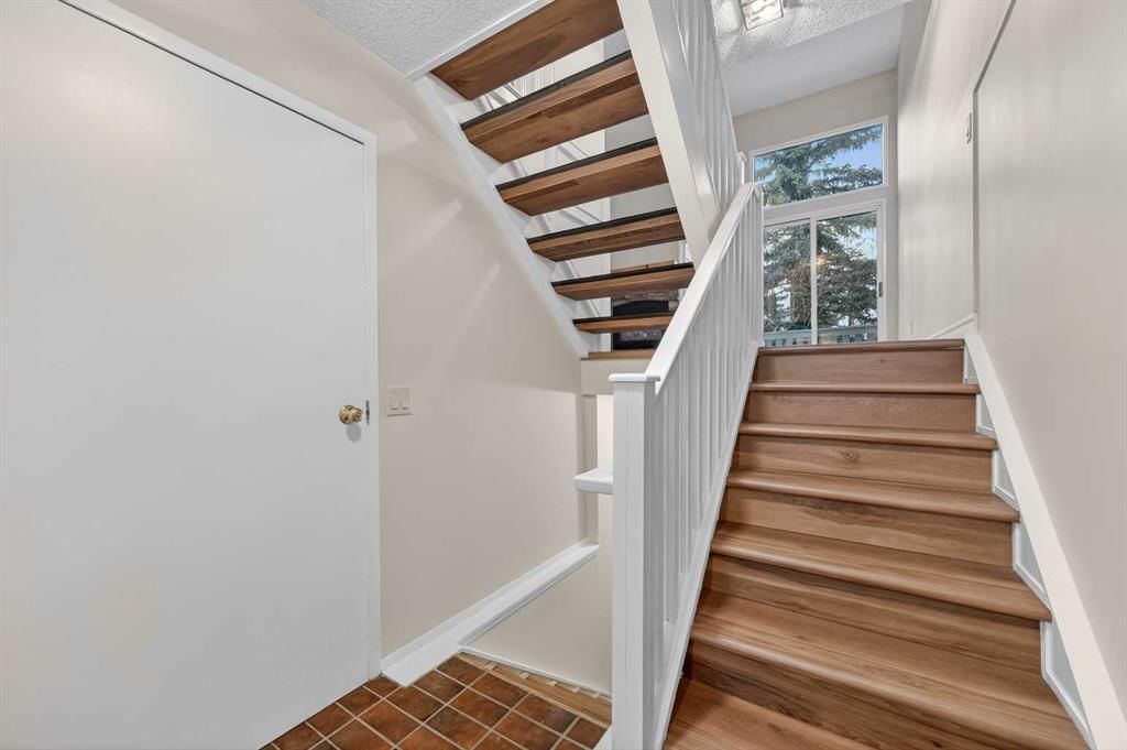 2, 185 Woodridge Drive SW, Calgary — photo 5 of 50