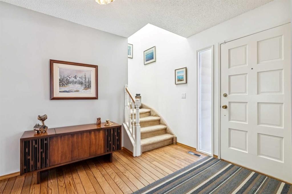 212 Oakside Circle SW, Calgary — photo 3 of 38