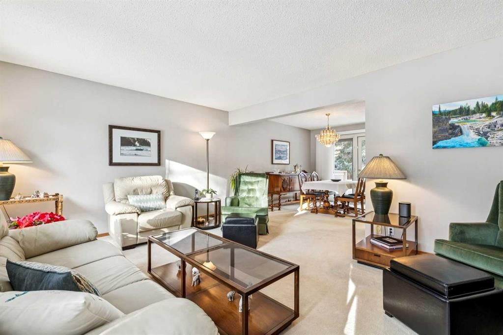 212 Oakside Circle SW, Calgary — photo 4 of 38