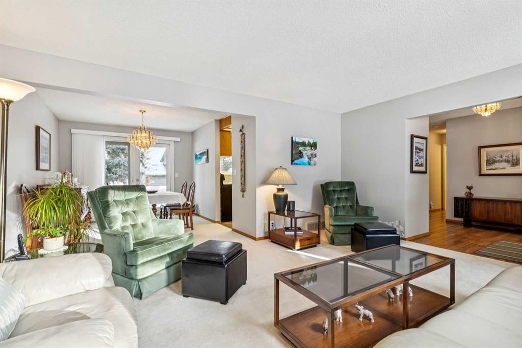 212 Oakside Circle SW, Calgary — photo 5 of 38