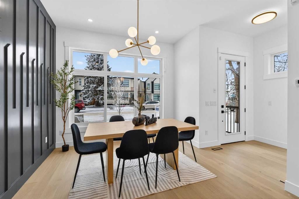 452 22 Avenue NE, Calgary — photo 4 of 47