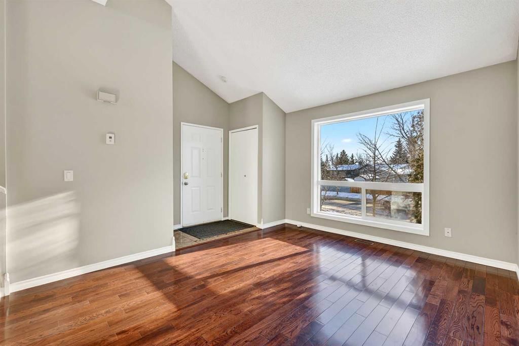 171 Deerfield Drive SE, Calgary — photo 4 of 34