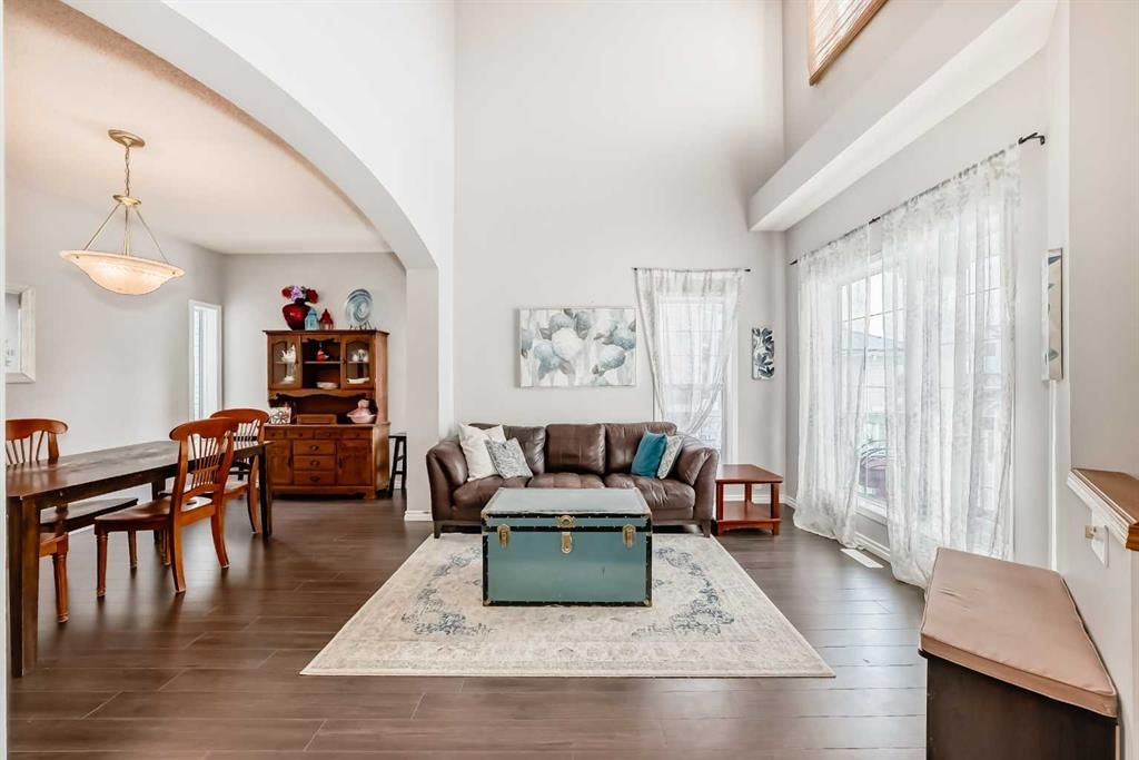 38 Mt Douglas Close SE, Calgary — photo 3 of 46