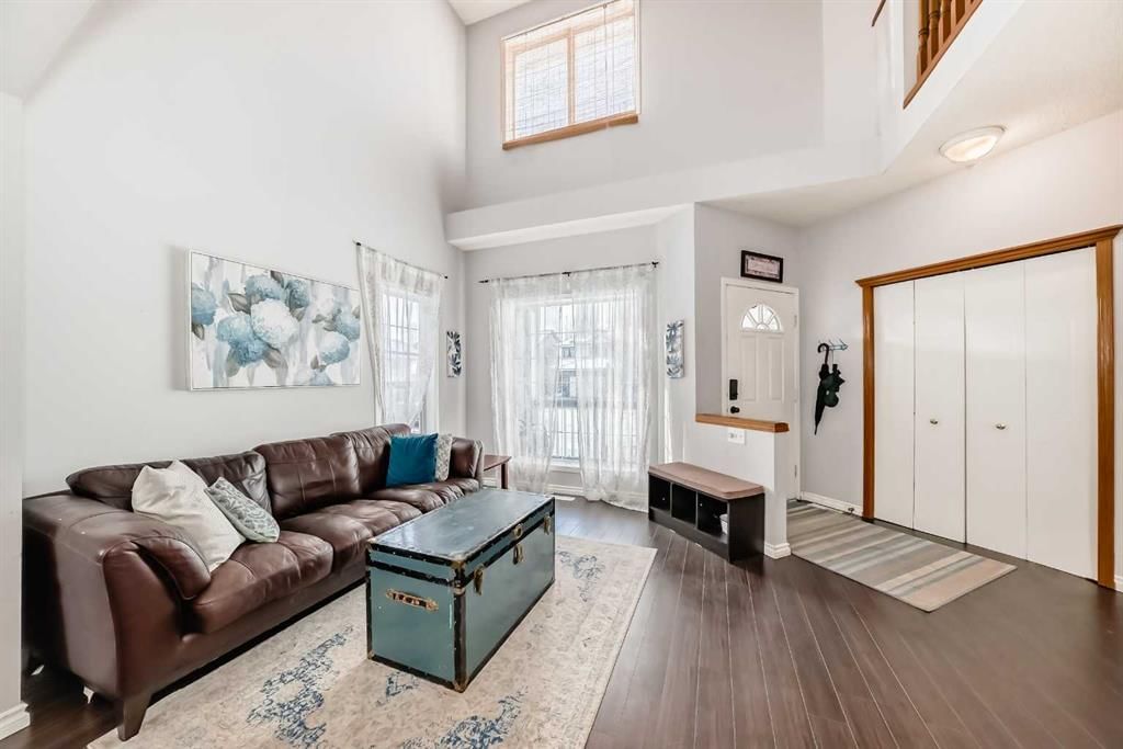 38 Mt Douglas Close SE, Calgary — photo 4 of 46