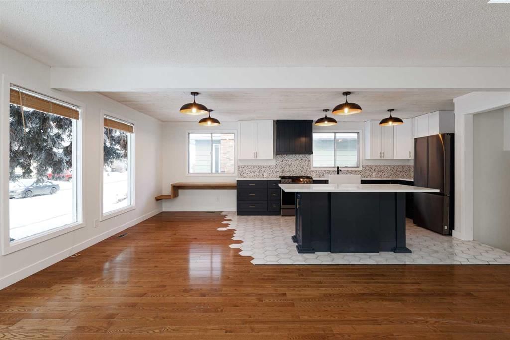 256 Queen Tamara Way SE, Calgary — photo 3 of 45