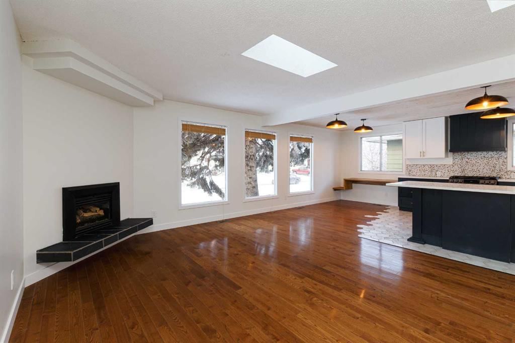 256 Queen Tamara Way SE, Calgary — photo 5 of 45