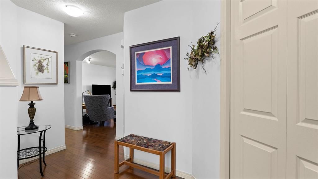 166 Bridlecrest Boulevard SW, Calgary — photo 3 of 46