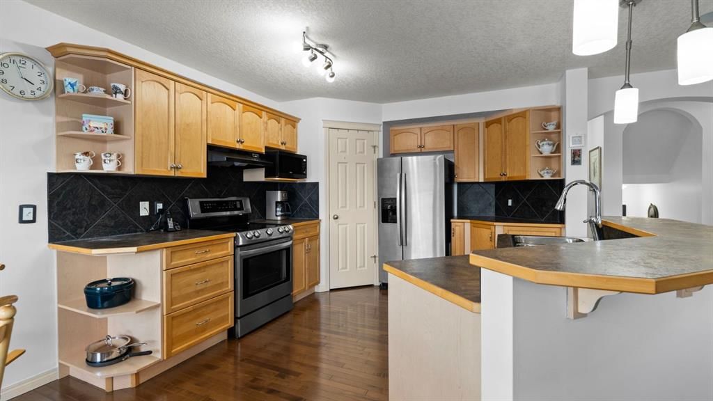 166 Bridlecrest Boulevard SW, Calgary — photo 5 of 46