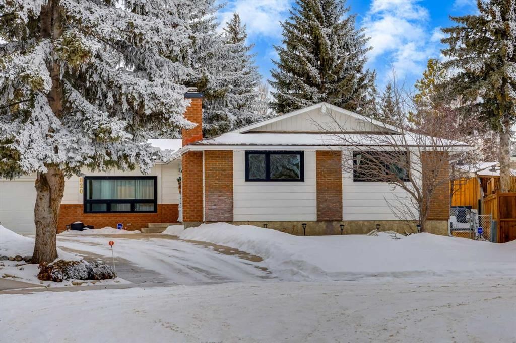 820 Cantrell Place SW, Calgary — main listing photo