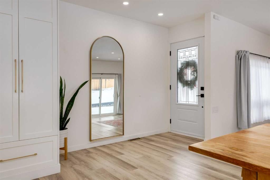 820 Cantrell Place SW, Calgary — photo 3 of 50