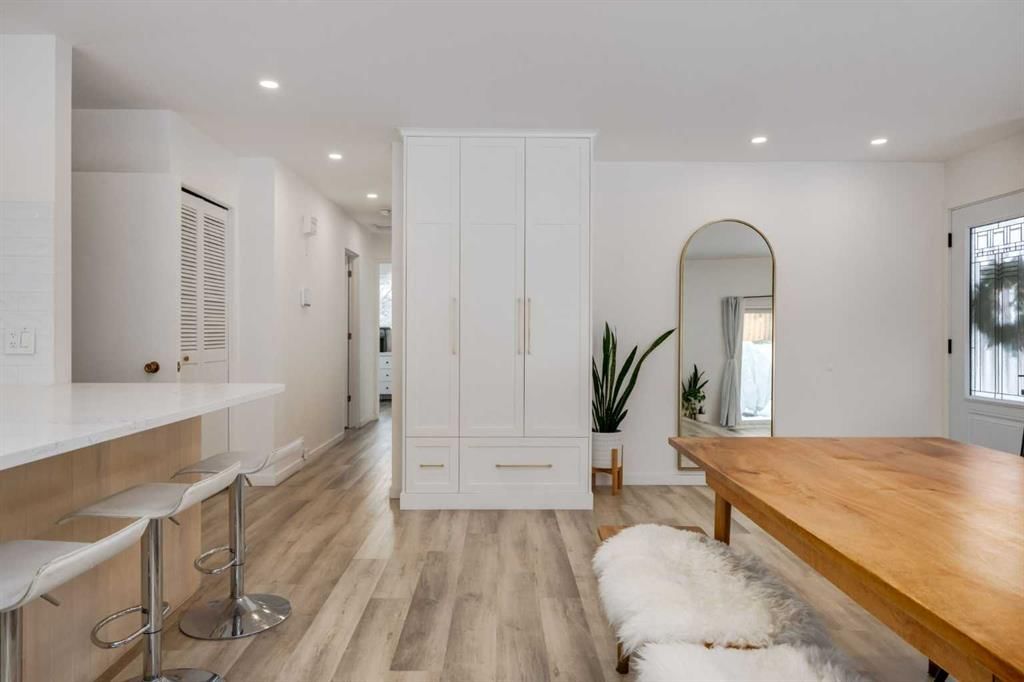 820 Cantrell Place SW, Calgary — photo 4 of 50