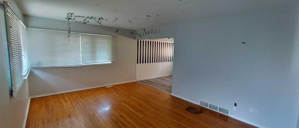 9836 Elbow Drive SW, Calgary — photo 3 of 16