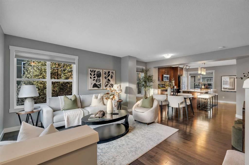 526 Mckenzie Towne Drive SE, Calgary — photo 2 of 30