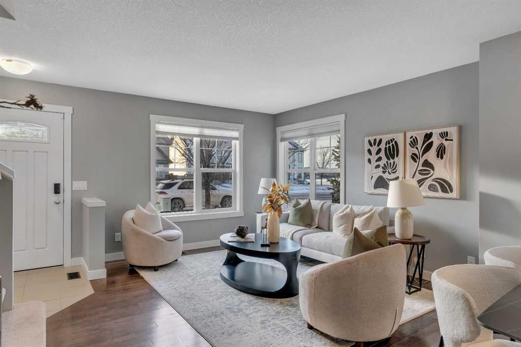 526 Mckenzie Towne Drive SE, Calgary — photo 3 of 30