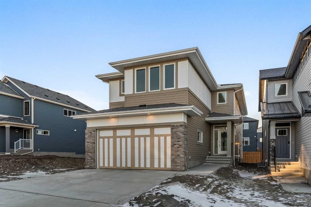 208 Starling Place NW, Calgary — main listing photo