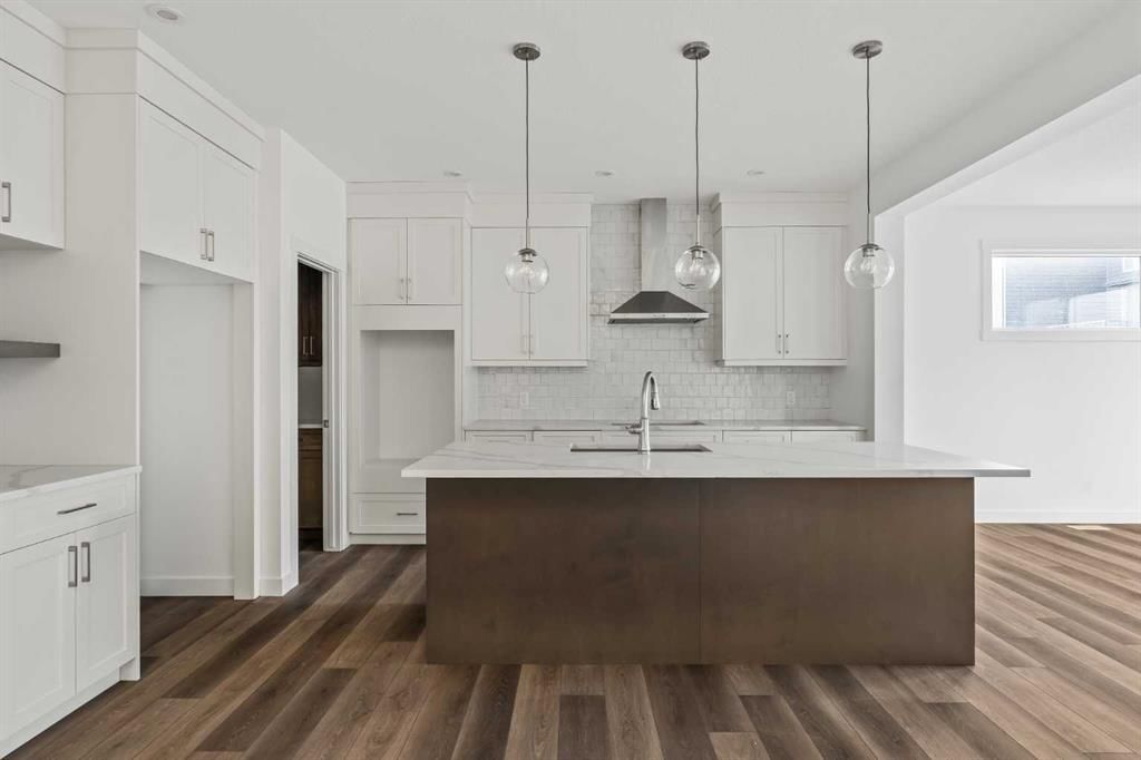 208 Starling Place NW, Calgary — photo 4 of 33
