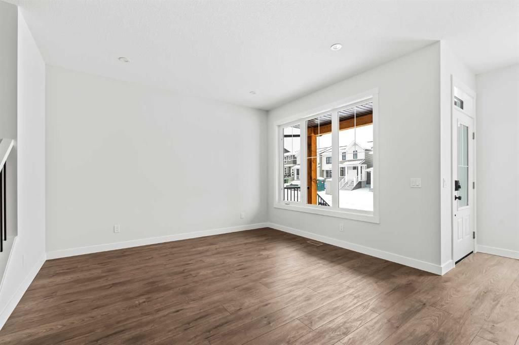 19749 45 Street SE, Calgary — photo 5 of 33
