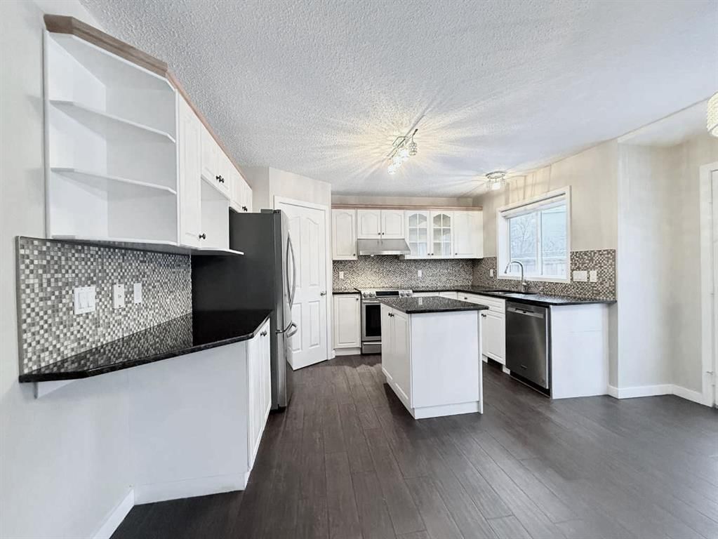 161 Springbank Place SW, Calgary — photo 3 of 32