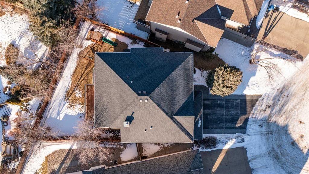 109 Simcrest Heights SW, Calgary — photo 3 of 47