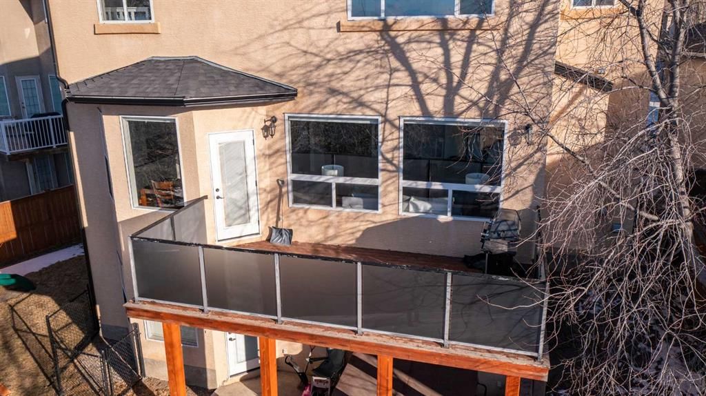109 Simcrest Heights SW, Calgary — photo 4 of 47