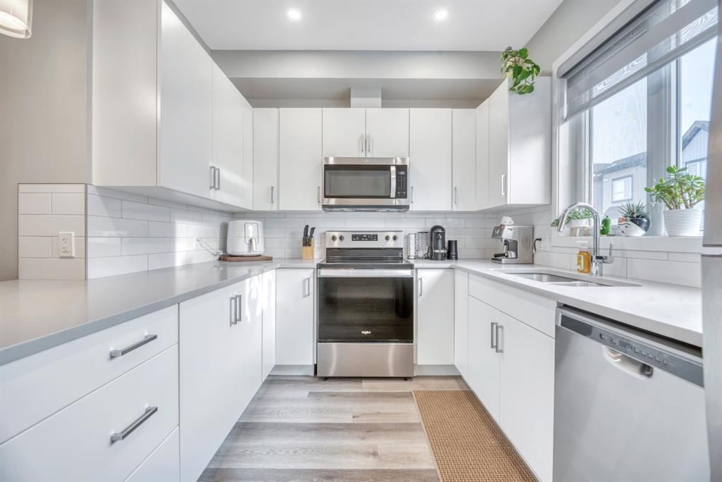 207, 850 Belmont Drive SW, Calgary — photo 4 of 33