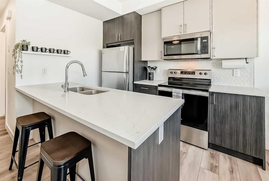 35 Spring Creek Common SW, Calgary — photo 4 of 21