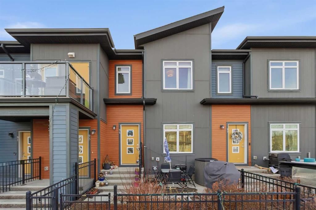 95 Sage Bluff Gate NW, Calgary — main listing photo