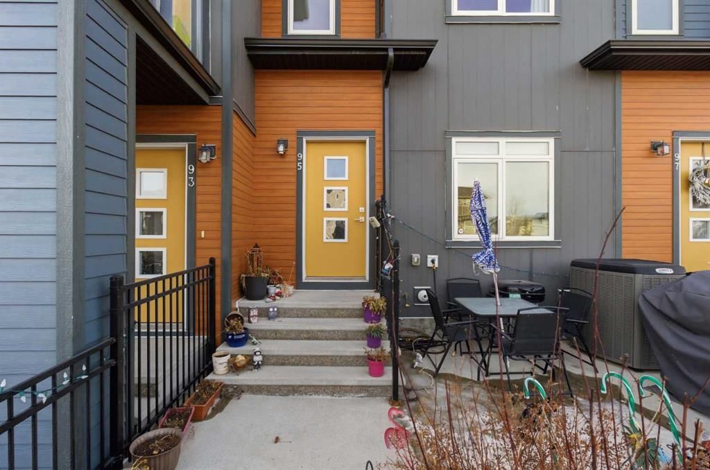 95 Sage Bluff Gate NW, Calgary — photo 3 of 46