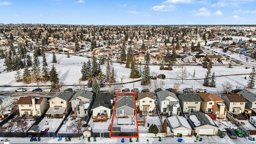 29 Erin Green Way SE, Calgary — photo 2 of 38