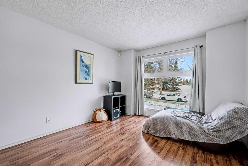 29 Erin Green Way SE, Calgary — photo 4 of 38