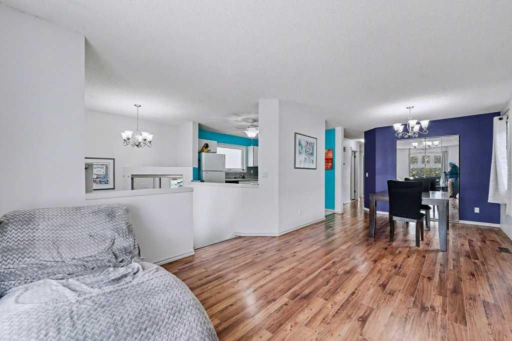 29 Erin Green Way SE, Calgary — photo 5 of 38