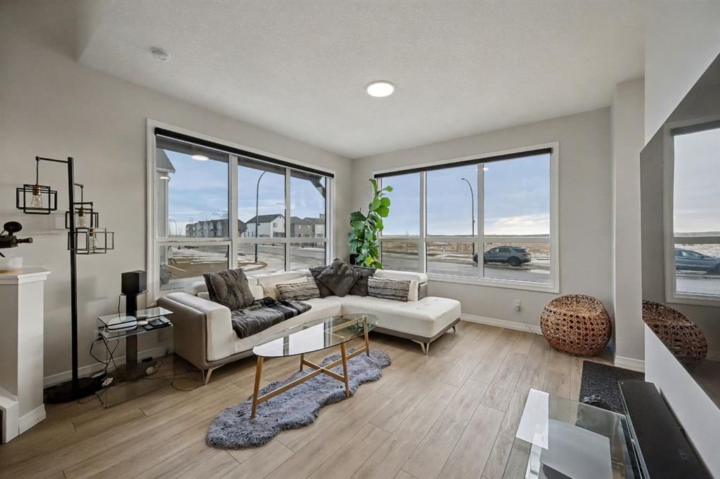 1882 Rangeview Drive SE, Calgary — photo 4 of 33